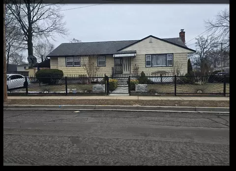 232 Yale St, Hempstead, NY 11550