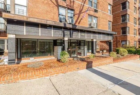 67-41 Burns St #617, New York, NY 11375