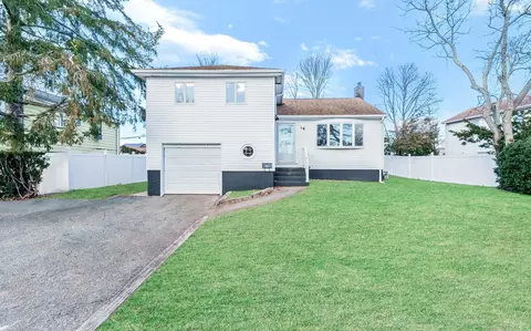 16 Ford Dr S, Massapequa, NY 11758