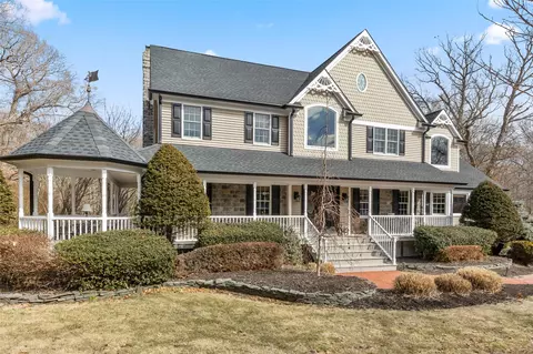 12 Apricot Rd, Mount Sinai, NY 11766