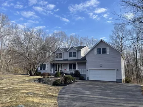 12 Robinson Gdn, Wappinger, NY 12590
