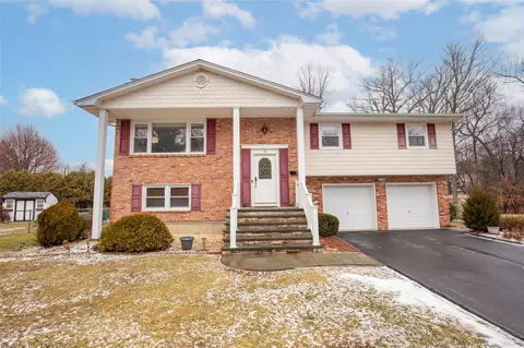 5 Glen Rose Ct, Clarkstown, NY 10994