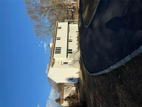 95 Flower Hill Dr, Shirley, NY 11967