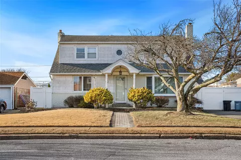 82 Bellmore Rd, East Meadow, NY 11554