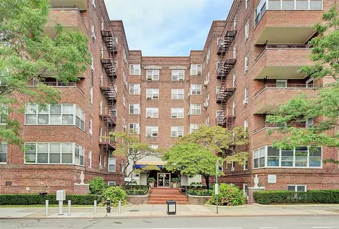 106-15 Queens Blvd #6P, New York, NY 11375