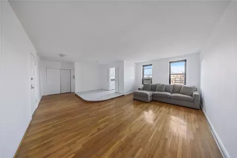 84-01 Main St #623, Jamaica, NY 11435