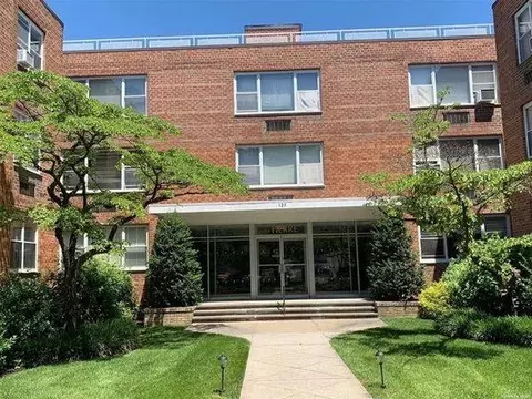 125 Main St #3R, North Hempstead, NY 11050