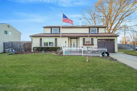 31 Monterey Ln, Centereach, NY 11720
