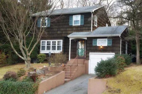 4 Crescent Dr, Huntington, NY 11743
