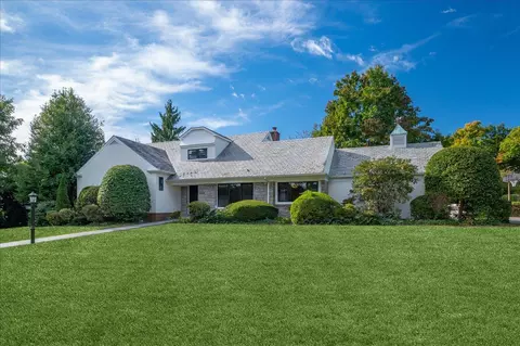 154 Elmsmere Rd, Bronxville, NY 10708