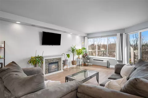 500 High Point Dr #209, Greenburgh, NY 10530