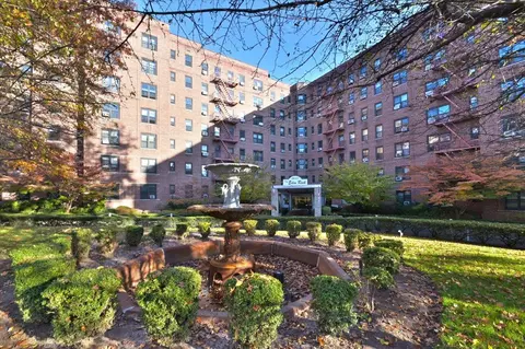 84-01 Main St #525, Jamaica, NY 11435