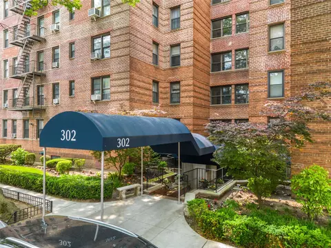 302 96th St #5W, Brooklyn, NY 11209