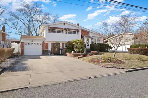 234 W 22 St, Deer Park, NY 11729