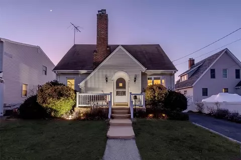 710 Farmers Ave, Bellmore, NY 11710