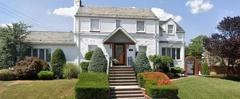 162-07 Cryders Ln, New York, NY 11357