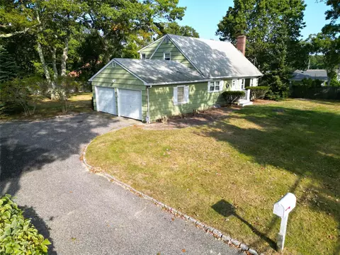 121 Aspatuck Rd, Westhampton Beach, NY 11978