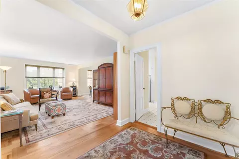7 Midland Gdns #4M, Bronxville, NY 10708
