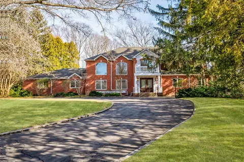 47 Mallard Rd, North Hempstead, NY 11030