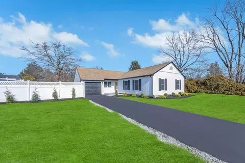 3 Carston St W, Selden, NY 11784