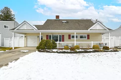 414 Twin Ln S, Wantagh, NY 11793