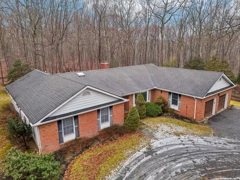 11 Woodcutters Path, Saint James, NY 11780