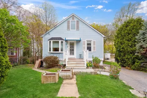 15 Kelsey Ave, Huntington Station, NY 11746