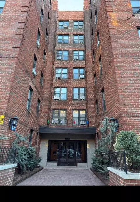37-30 83rd St #2M, New York, NY 11372