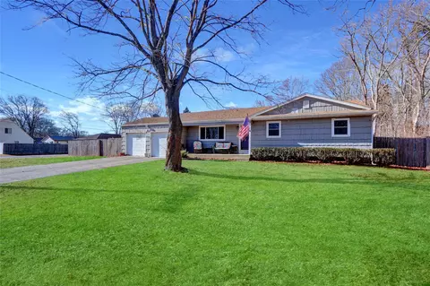 168 Flower Rd, Shirley, NY 11967
