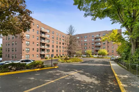 77 Carpenter Ave #1R, Mount Kisco, NY 10549