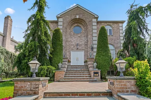 6 Summit Pl, New York, NY 11357