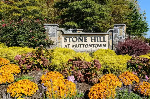 1 Somerford Ct, Oyster Bay, NY 11791