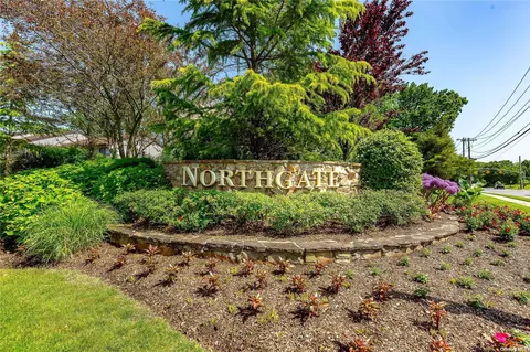 34 Northgate Cres, Melville, NY 11747