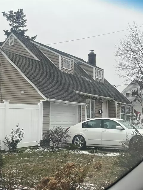 370 Clift St, Central Islip, NY 11722