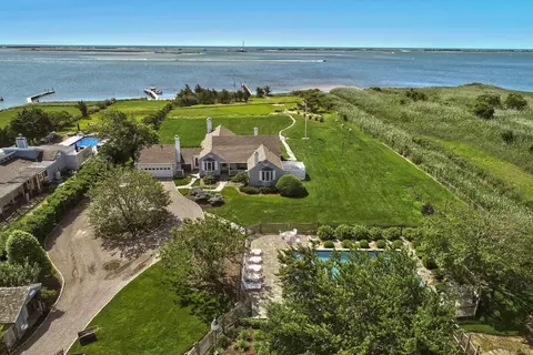 52 Tuthill Point Rd, East Moriches, NY 11940