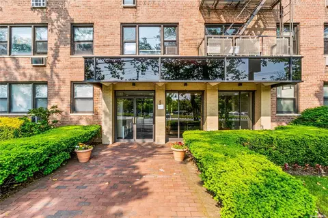 1 Birchwood #2J, North Hempstead, NY 11501
