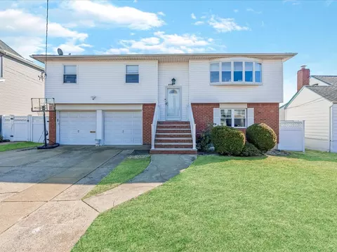 2344 Redmond Rd, North Bellmore, NY 11710