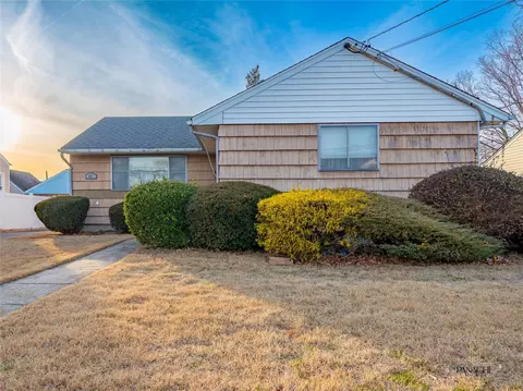 89 Virginia Ave, Hempstead, NY 11550