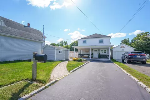 8 Cottage Ave, Bay Shore, NY 11706