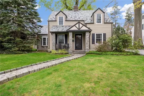 94 Overlook Ave, Eastchester, NY 10709