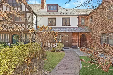 11114 75th Ave, New York, NY 11375