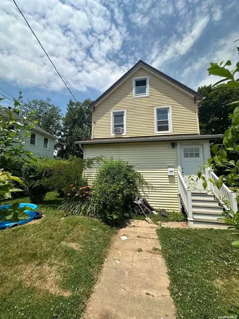 59 E 3rd St, Huntington Station, NY 11746