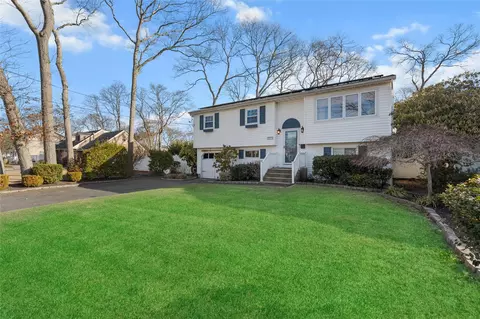 227 Seville Blvd, Sayville, NY 11782