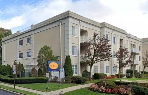 54 School St #113, North Hempstead, NY 11590
