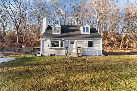 8 Old Deer Park Rd, Katonah, NY 10536