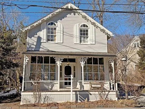 696 Oak Tree Rd, Orangetown, NY 10964