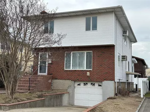 12 Hickory Rd, North Hempstead, NY 11050