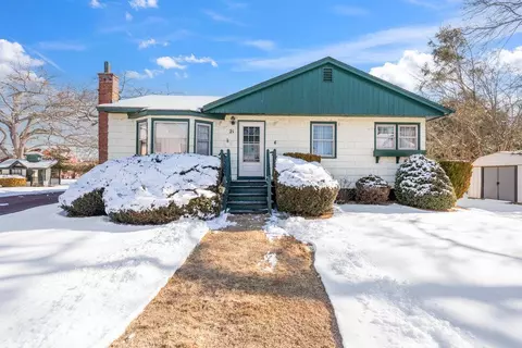 21 Brown St, West Babylon, NY 11704