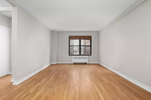 325 Main St #2E, White Plains, NY 10601