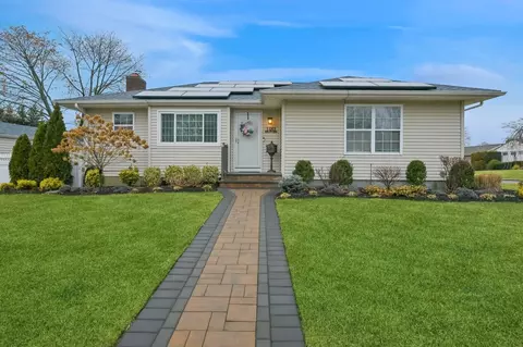 1483 Plum Ln, East Meadow, NY 11554
